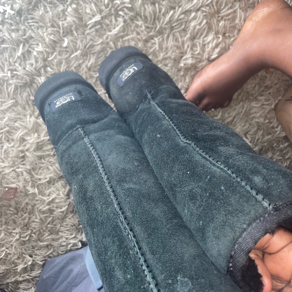 Black Ugg boots